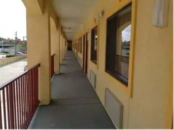 Woodland Inn and Suites 4
