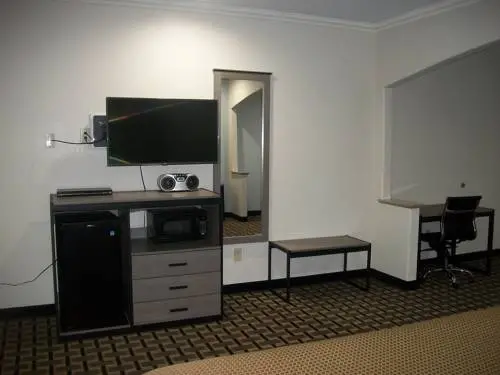 Woodland Inn and Suites